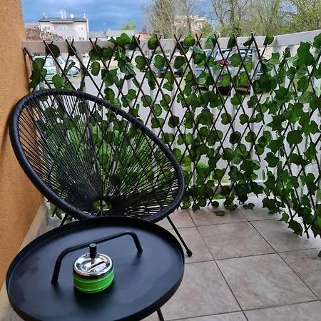 Apartman Vinyl - Self Chek-In Osijek Exterior photo