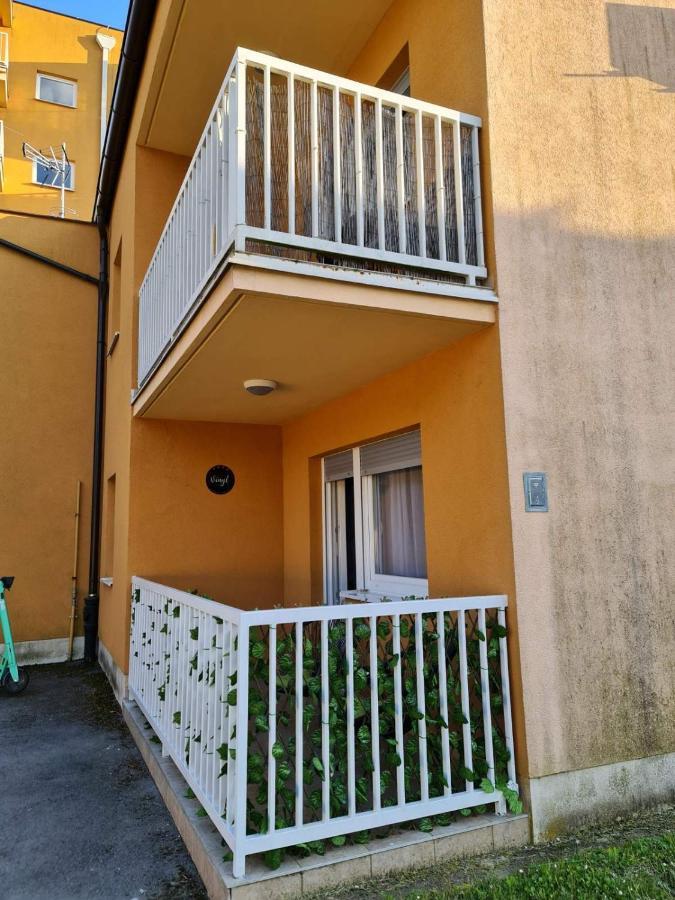 Vinyl - Self Chek-in Apartment Osijek